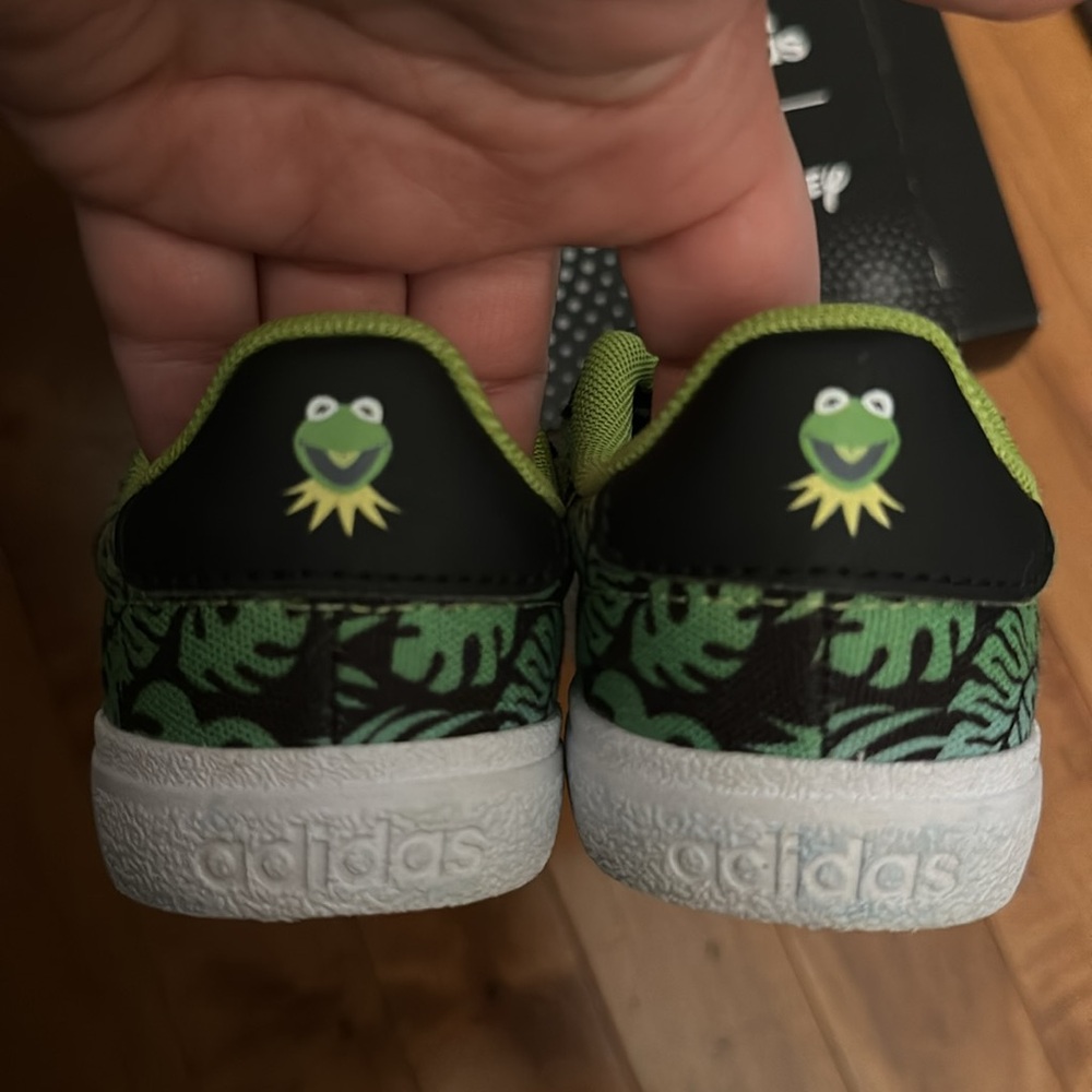 Disney adidas muppets Kermit the frog green leaf 🍃 sneakers size 10 toddler. - Picture 2 of 5